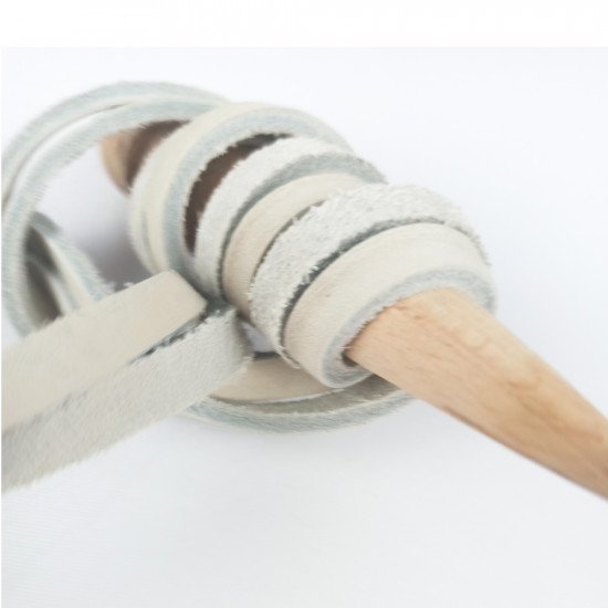 Шнур из натуральной кожи плоский серо-голубой для рукоделия 5-8х3мм 1,05 метра 3 шт