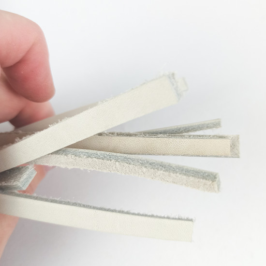 Шнур из натуральной кожи плоский серо-голубой для рукоделия 5-8х3мм 1,05 метра 3 шт