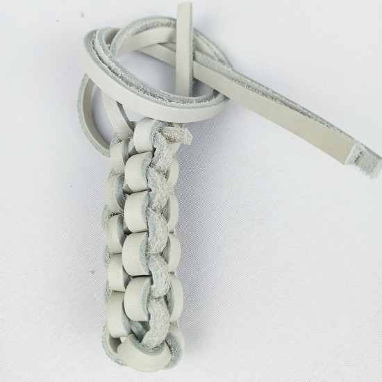 Шнур из натуральной кожи плоский серо-голубой для рукоделия 5-8х3мм 1,05 метра 3 шт