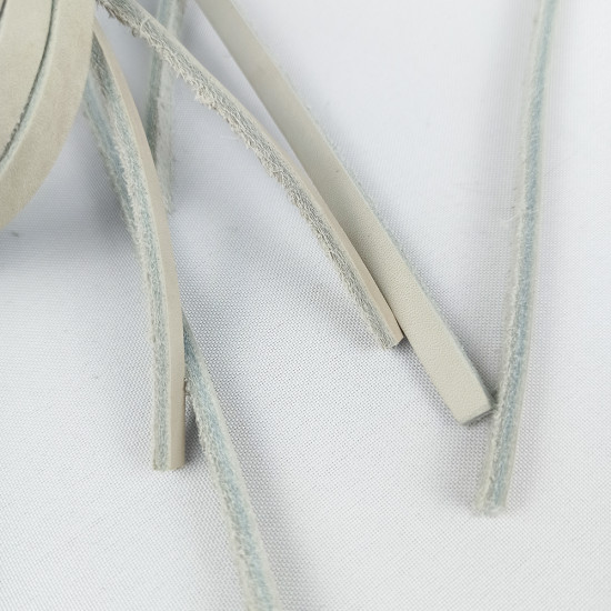 Шнур из натуральной кожи плоский серо-голубой для рукоделия 5-8х3мм 1,05 метра 3 шт